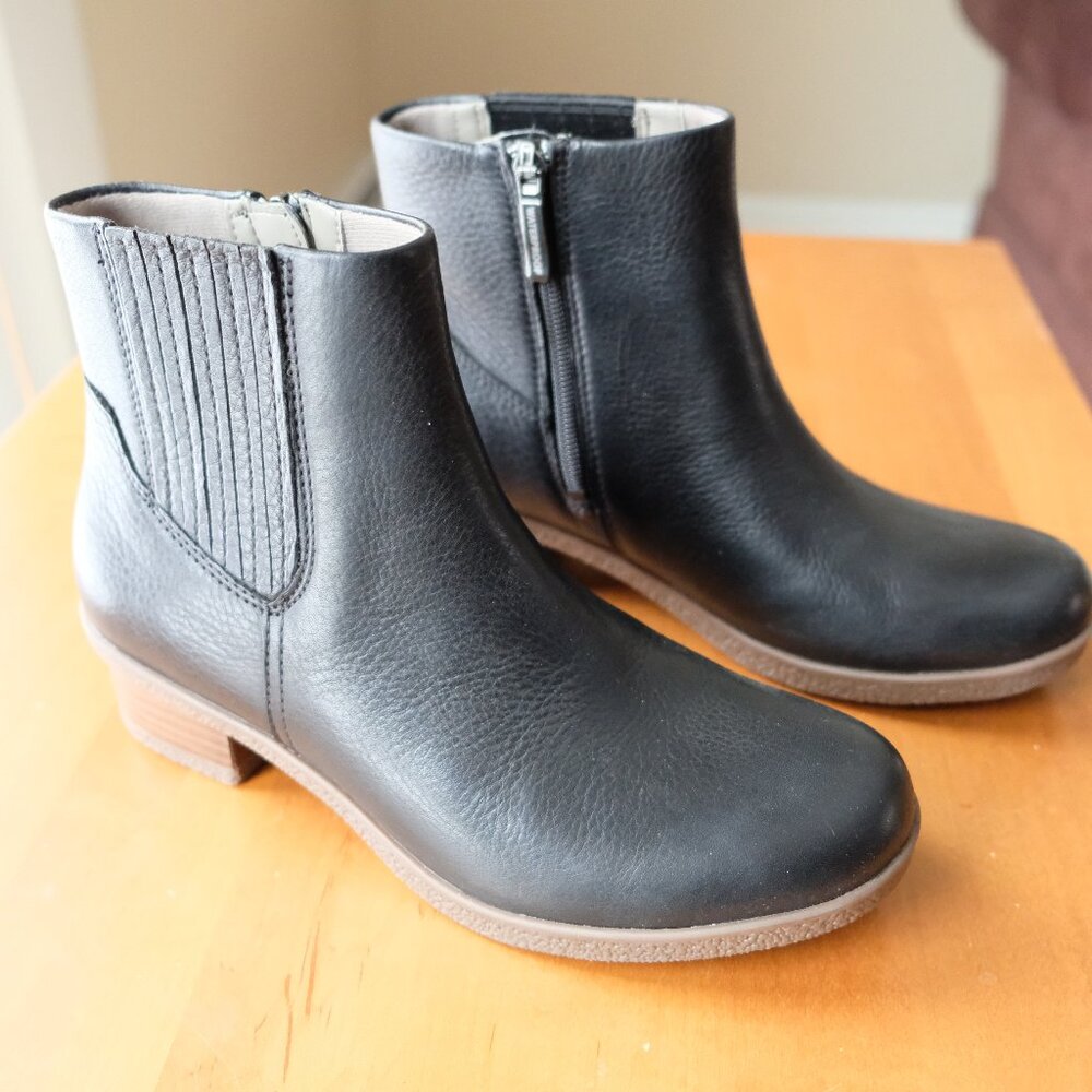 Dansko Black Leather Waterproof Daisie Boots - 7m  - Brand New